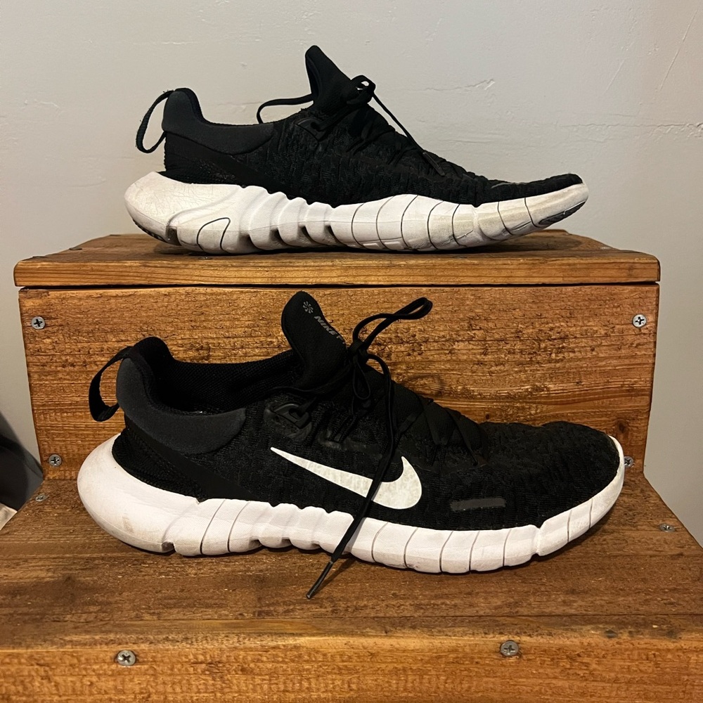 Nike Black and White Men's Athletic Running Sneakers